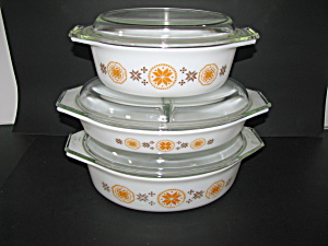 Pyrex Town And Country 043,045,1.5qt Divided Dish