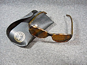 Ray Ban Ladies Sunglasses With Case Made In Italy