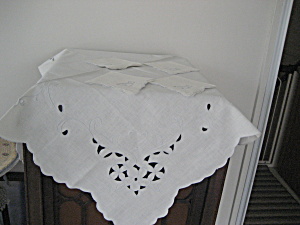 Linen Table Cloth And Four Napkins